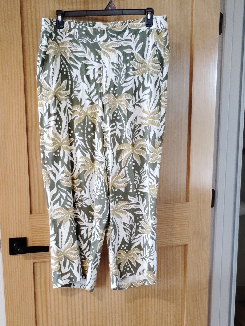 Old Navy XL Olive, White & Tan Tropical Print Pull-On Wide Leg Pants